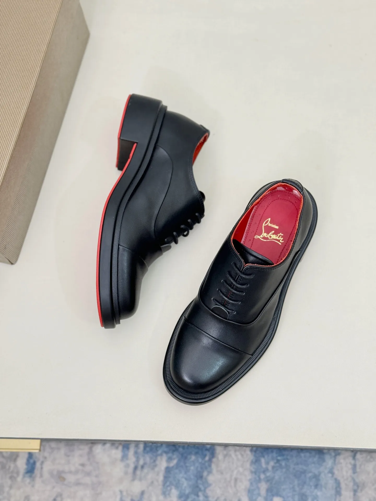 [CL～High-end men's red-soled shoes] Top P: 840💰. Size: 39-44 (38.45.46 can be customized) 🆑Top original order purchasing agent Imported open-edge bead fabric, the lining is made of water-dyed cowhide🉑️ Imported TPU rubber sole, wear-resistant and non-slip, full of European style.